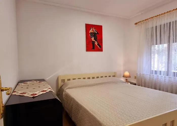 Bezhani Βίλα Golem (Tirana)