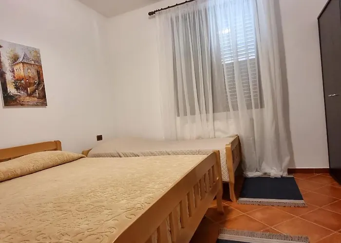 Bezhani Villa Golem (Tirana)